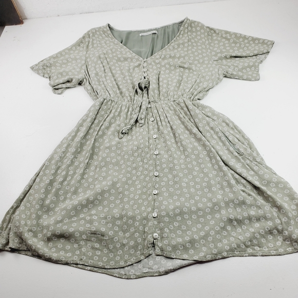 Abercrombie & Fitch Dresses & Skirts - Abercrombie & Fitch Women mini dress size XL faded sage color butterfly sleeves